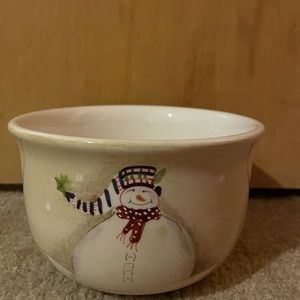 Oneida Christmas bowl. Great for regular use, serving, or decoration.